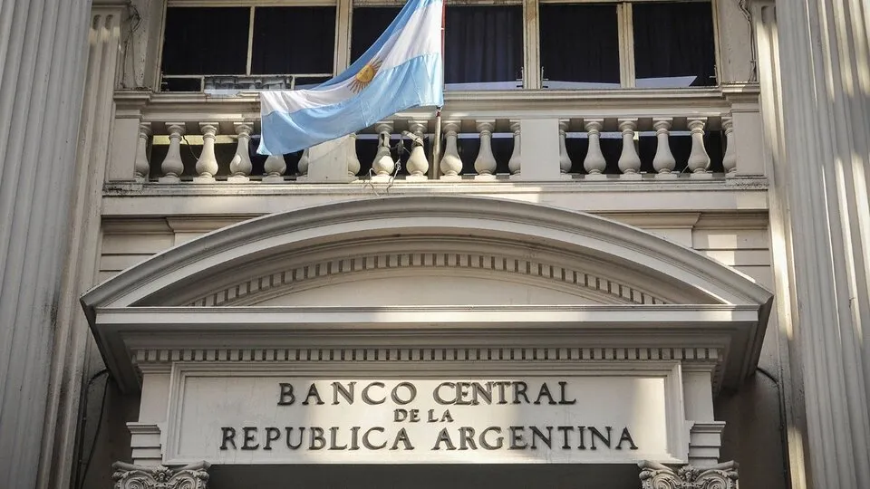El Banco Central acelera la compra de dólares y se acerca a la meta anual de reservas