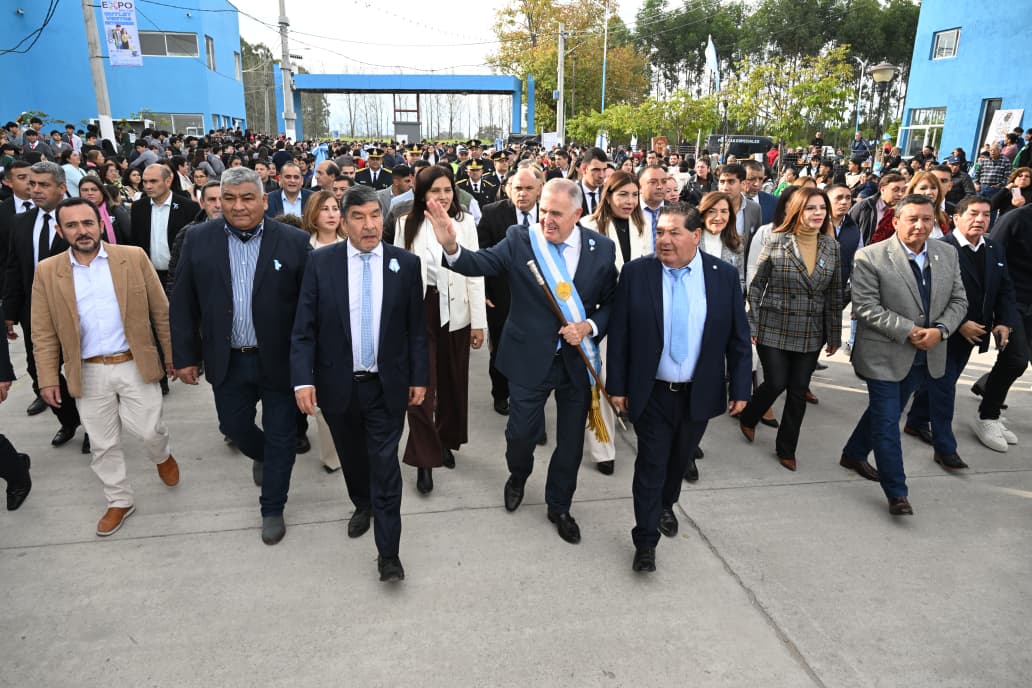 Jaldo encabezó el acto patrio en Famaillá y destacó el trabajo conjunto en Tucumán