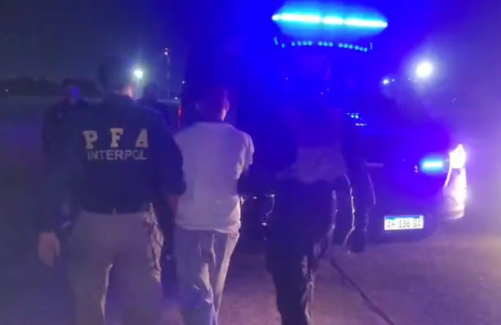 Llegó al país “Pequeño J”, acusado por el triple crimen de Florencio Varela