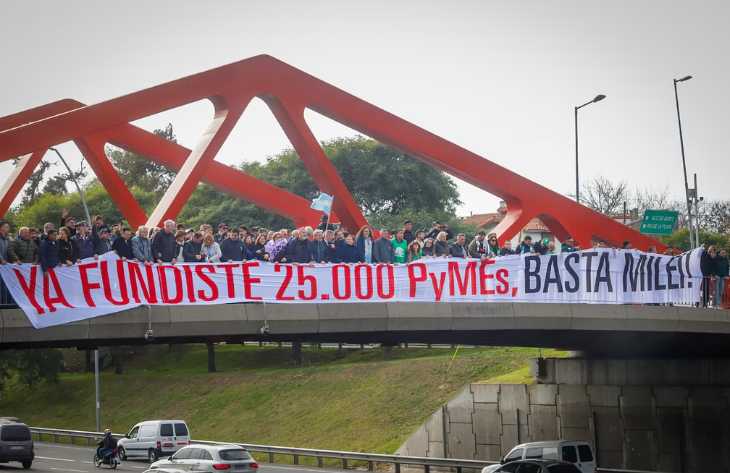 Tensión e incidentes en la General Paz durante una protesta por el cierre de pymes