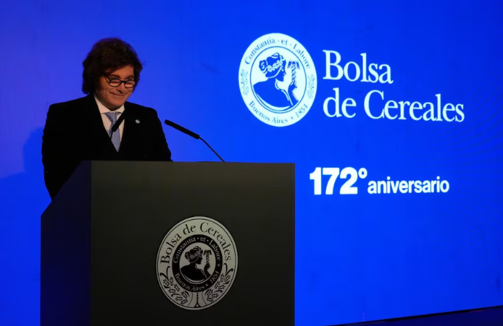 Milei anunció una reducción gradual de retenciones para el agro y prometió profundizar la baja de impuestos