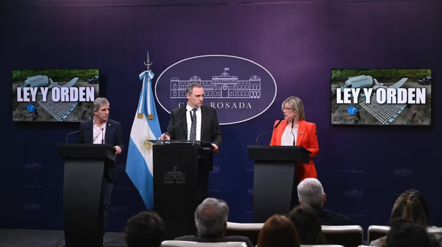 Manuel Adorni evitó responder una pregunta sobre presuntos sobresueldos en Casa Rosada
