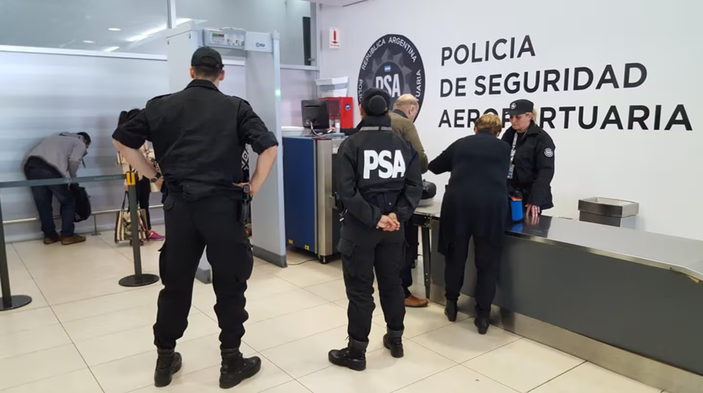 Detuvieron a un pasajero con un arma cargada en el aeropuerto de Tucumán antes de abordar un vuelo