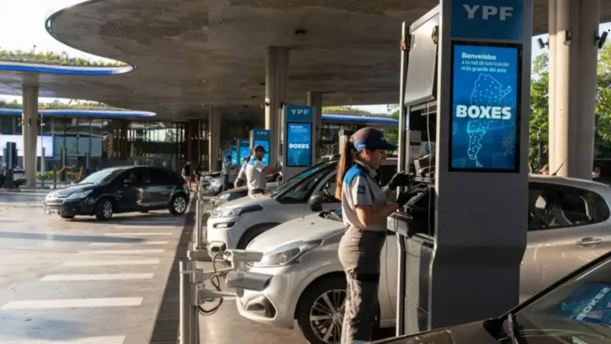 YPF subirá los combustibles un 1% y mantendrá los precios sin cambios durante 45 días