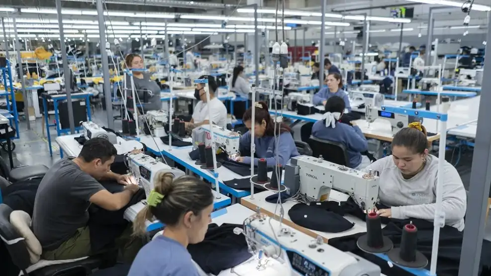 Reforma laboral: el Gobierno reglamentó beneficios para reducir aportes y fomentar el empleo