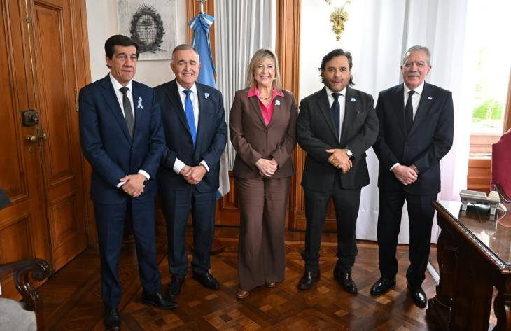 Jaldo reunió a gobernadores del norte y autoridades nacionales para reforzar estrategias contra el narcotráfico