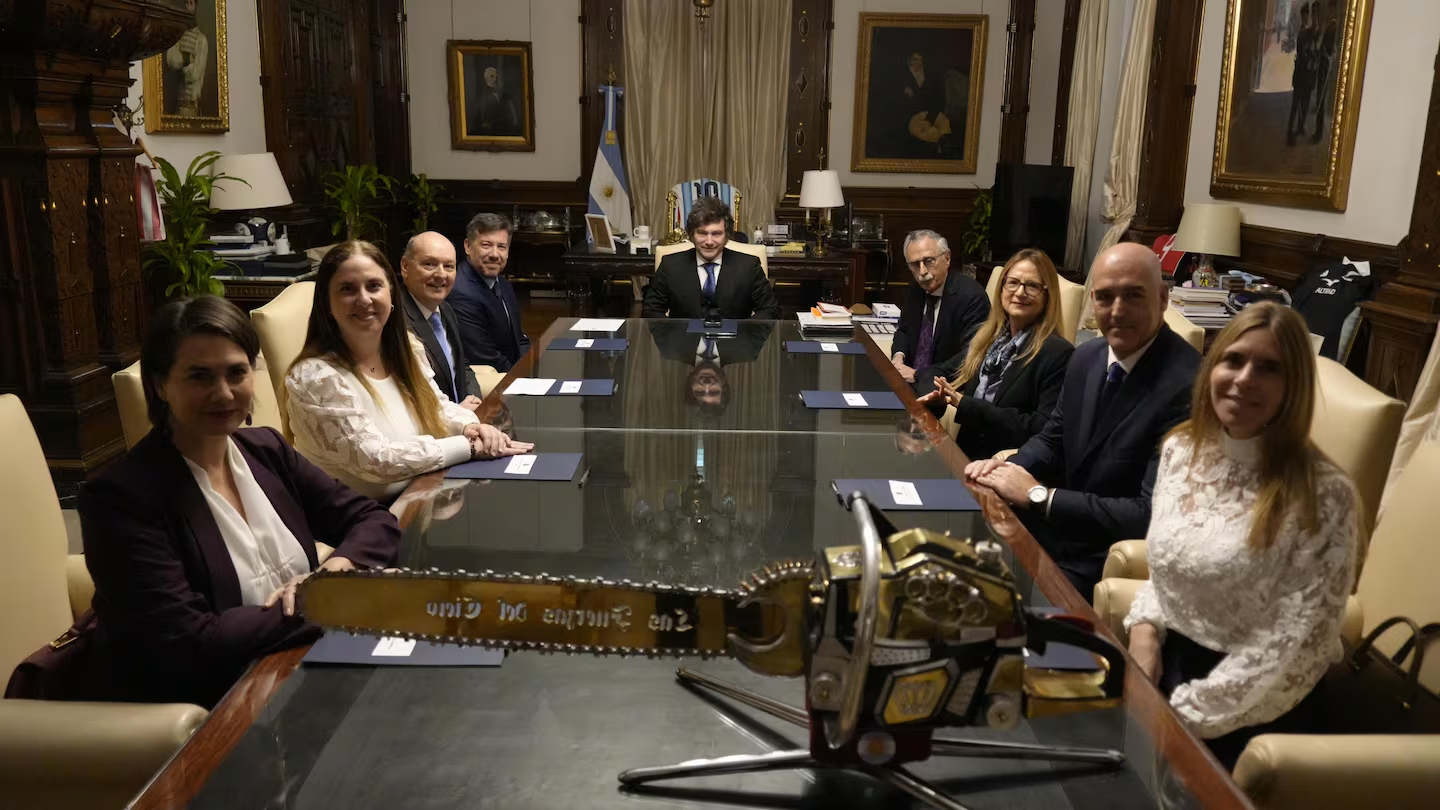 Milei respaldó un plan de inversiones farmacéuticas por US$8000 millones para impulsar la investigación clínica