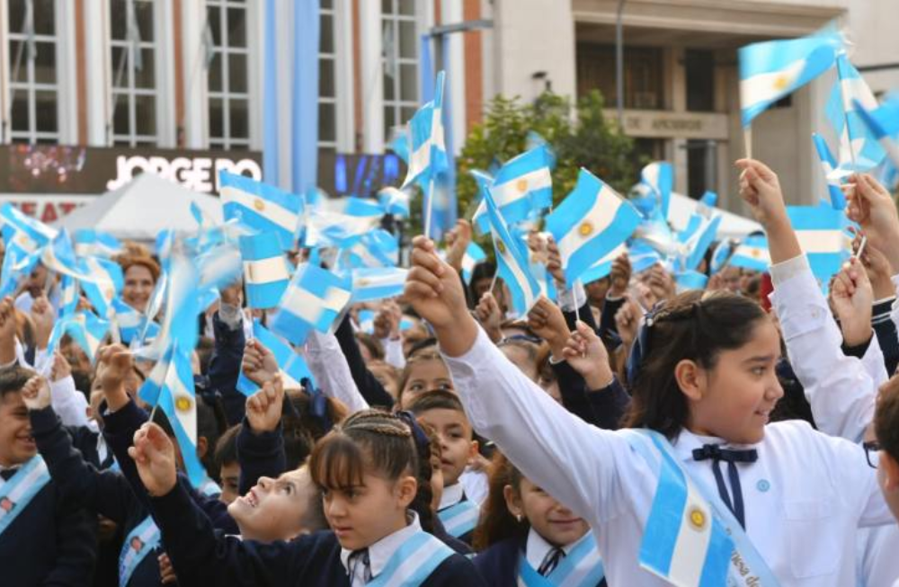 Promesa de Lealtad a la Bandera: disponen cortes de tránsito por el acto central en Plaza Independencia