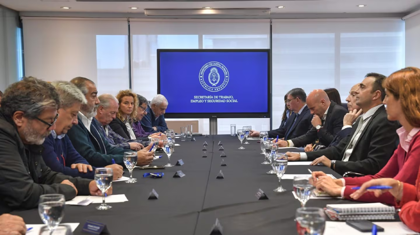 El Gobierno acelera la reforma laboral y abre una etapa de revisión de convenios colectivos