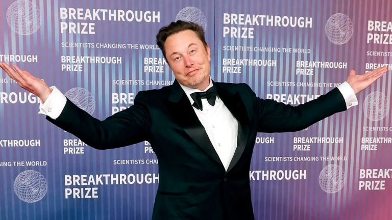 Elon Musk rompe una barrera histórica y se convierte en el primer billonario del mundo