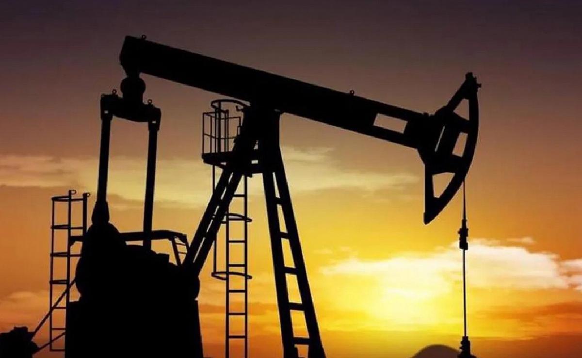 El petróleo volvió a superar los US$100 y crece la expectativa por su impacto en los combustibles en Argentina