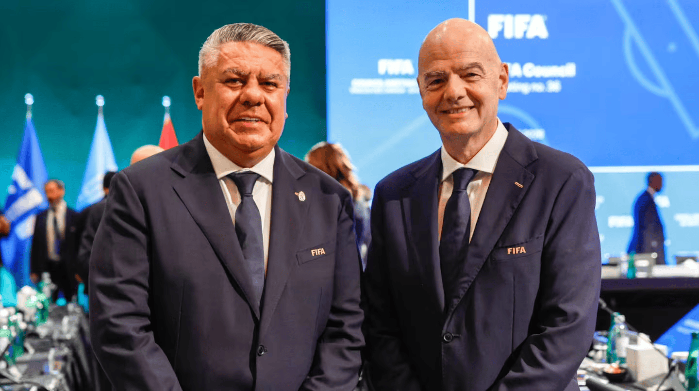 Infantino felicitó a Tapia por la campaña de la Selección y destacó el trabajo de Scaloni tras el Mundial 2026