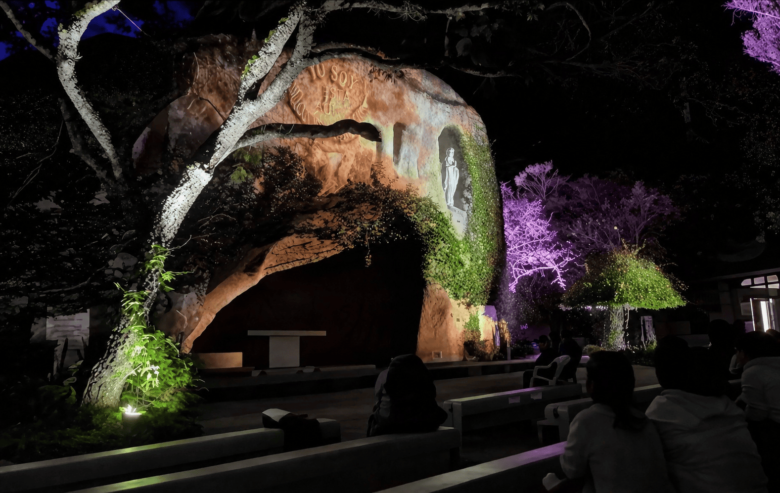 San Pedro de Colalao consolidó el turismo religioso con el estreno del nuevo mapping en la Gruta de Lourdes